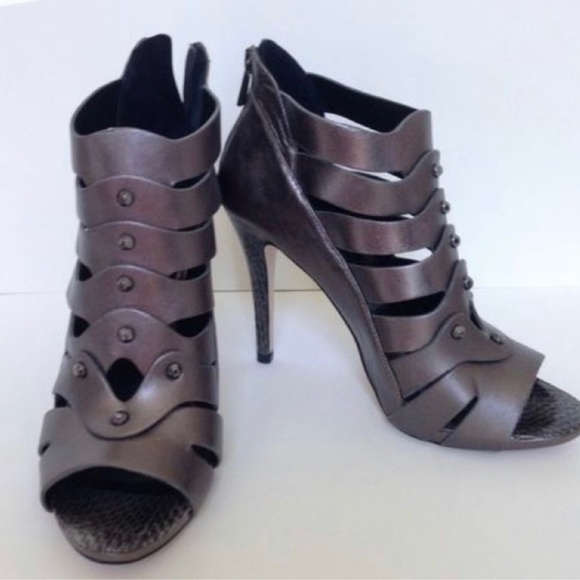 White House Black Market Gunmetal Gray Heels with Studds NWOT - Picture 6 of 7